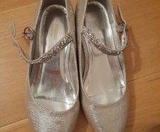Girl's shoes