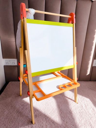 Easel. 3 on 1 Kids Easel