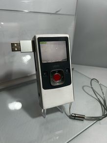 Pure Digital F230W Flip Video White Silver 1.5" Screen USB Video Camera