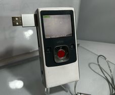 Pure Digital F230W Flip Video White Silver 1.5" Screen USB Video Camera