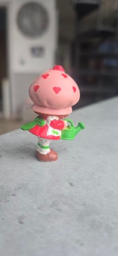 HTF Vintage 1981 AGC Kenner Strawberry Shortcake Mini PVC Doll Watering Can Figurine 2" same era as MLP G1 My Little Pony
