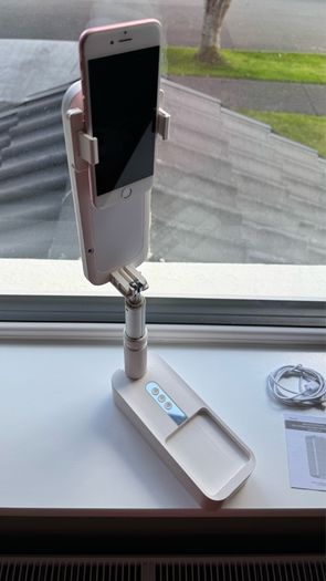Foldable phone stand
