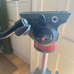 Manfrotto MVH502AH Pro Video Head & Heavy duty tripod