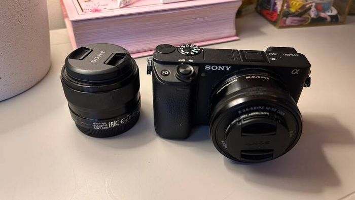 Sony A6400 mint & barely used + kit lens