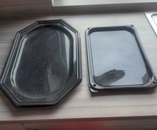 Plastic sandwich trays