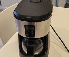 Bean to cup coffee machine