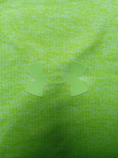 Under Armour T-shirt ((Perfect Size Adult M))