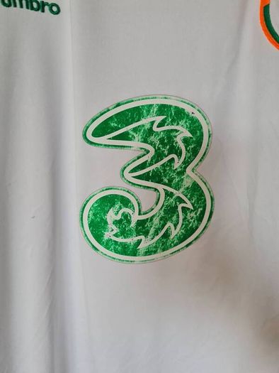 2016/17 umbro ireland away shirt Size xl Pit to pit 23" white In excellent condition