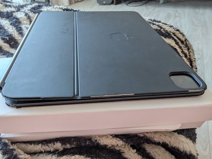 iPad M5 / M4 Magic Keyboard 13 inch (Read Description)