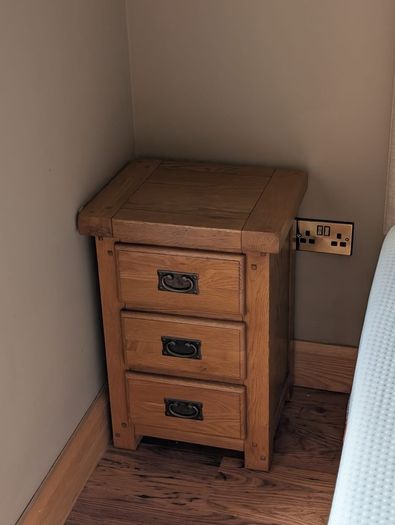 2 Solid Oak Bedside Lockers