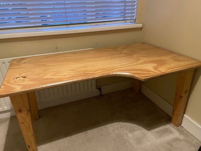 Corner desk