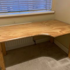 Corner desk