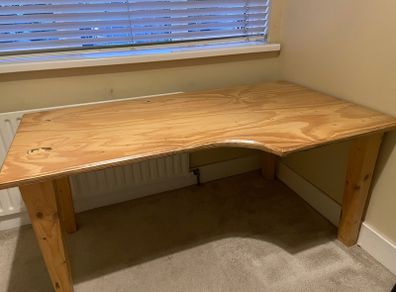 Corner desk