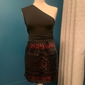 Black & Red sequin skirt. Size S