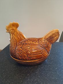 Vintage 1960s Price Kensington Hen on nest