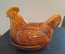 Vintage 1960s Price Kensington Hen on nest