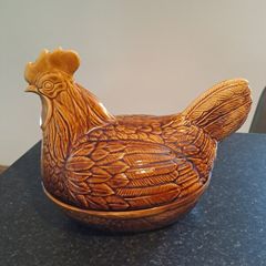 Vintage 1960s Price Kensington Hen on nest
