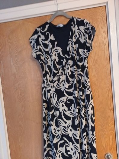 Zapara Dress.  S.16. New.  Sale.