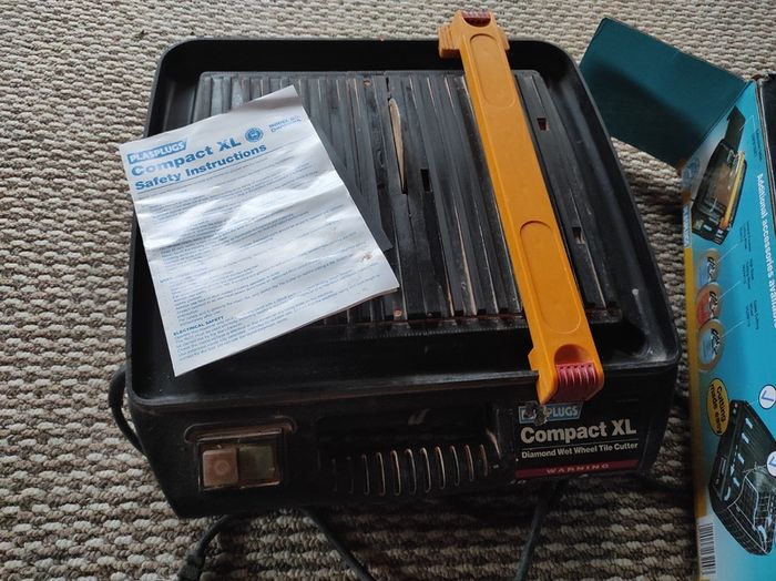 Plasplugs Compact XL Diamond Wheel Tile Cutter (Wet Saw)