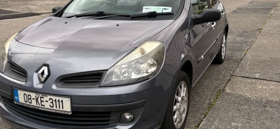 2008 Renault Clio + CarPlay + Reverse Camera