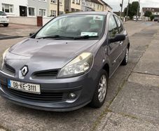 2008 Renault Clio + CarPlay + Reverse Camera
