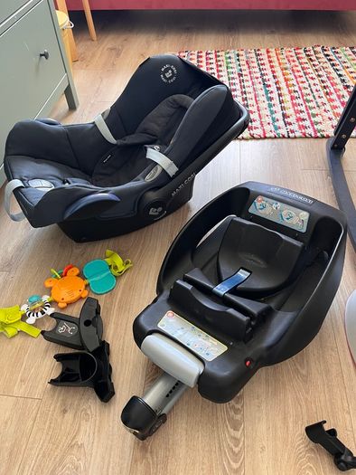 FREE Maxi cosi car seat and iso fix base