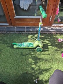 Dino scooter