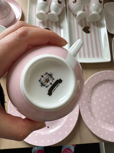 Royal Victoria Vintage Tea Set for breakfast/tea time