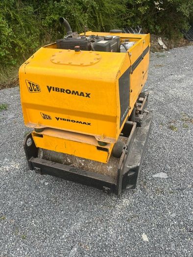 JCB Viberomax hand roller