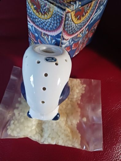 1986 Elizabeth Arden/ Porcelain Bear Pomander
