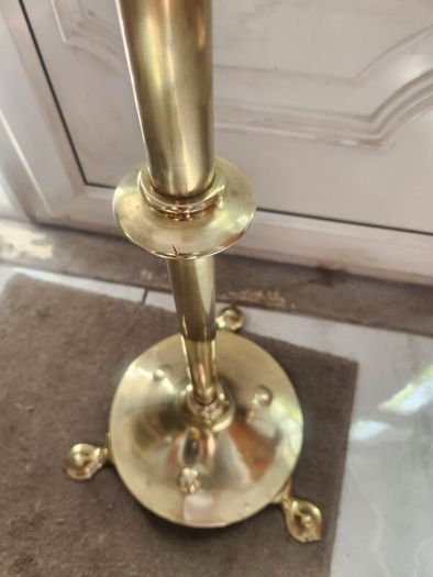 Beautiful heavy brass telescopic working oil lamp.