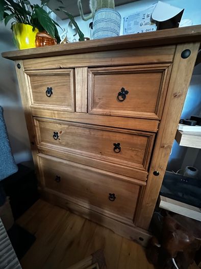 Living Room/Bedroom Chest of Drawers