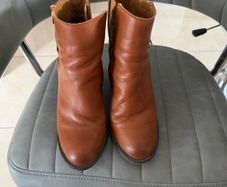 ankle boots tan Amy huberman