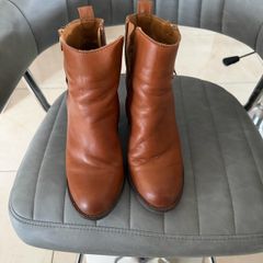 ankle boots tan Amy huberman