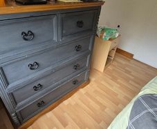 chest of drawers