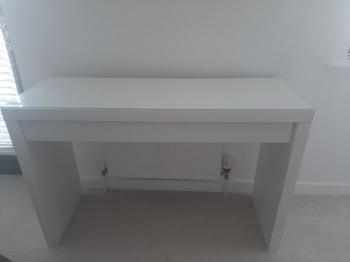Dressing table