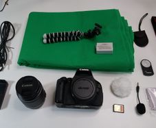 Canon 600d + Lens + GreenScreen + Remote + Microphone & many other