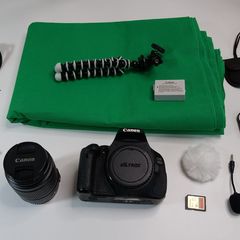 Canon 600d + Lens + GreenScreen + Remote + Microphone & many other