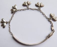 Vintage 925 Sterling Silver charm bracelet with flower charms