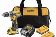 DeWALT 18V XR Brushless Hammer Drill  2 Batteries Charger Brand New