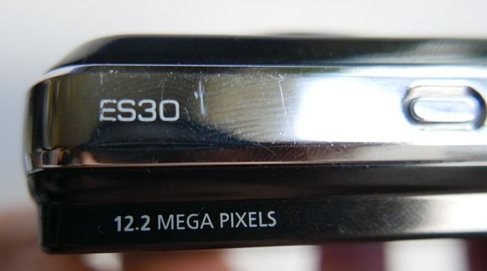 Samsung ES30 Black 12.1MP digital compact camera Tested