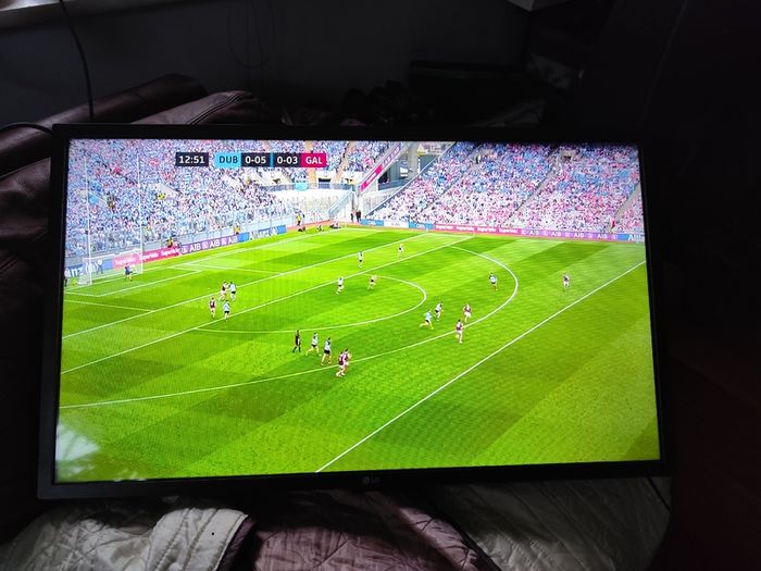 LG smart tv 32"