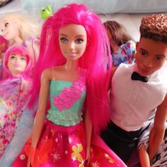 Assorted dolls