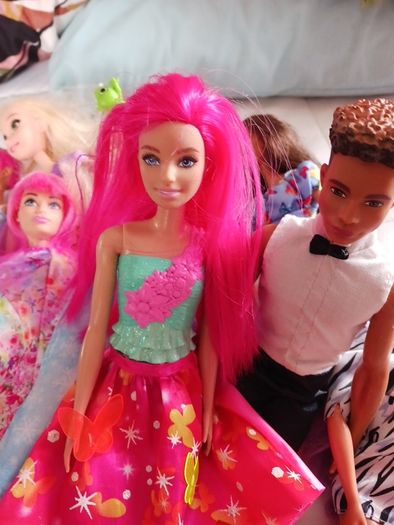 Assorted dolls