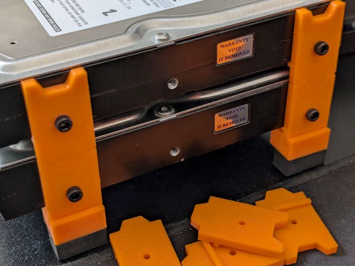 3.5" and 2.5" HDD and SSD stacking
