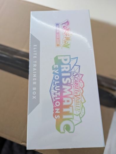 Pokemon Prismatic Evolution Elite Trainer Box