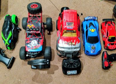 Toy remote control cars, jeeps 5 in total to be sold together