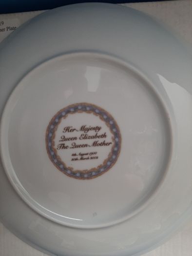 new in unopened box queen Jubilee plate