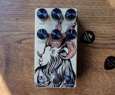 Walrus Audio Eons Fuzz Clone