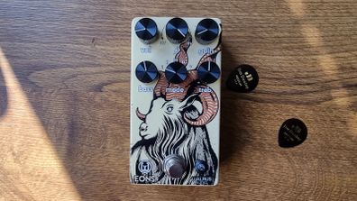 Walrus Audio Eons Fuzz Clone